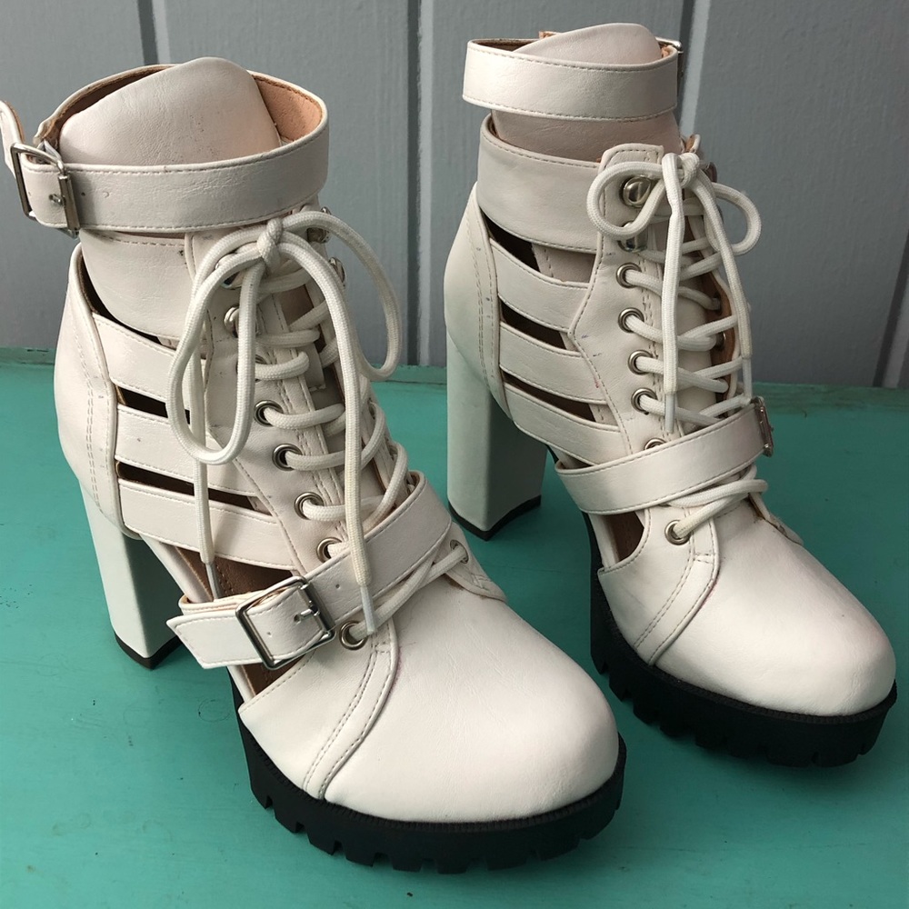 🎃 Halloween 4” Platform Booties Chase & Chloe 🎃